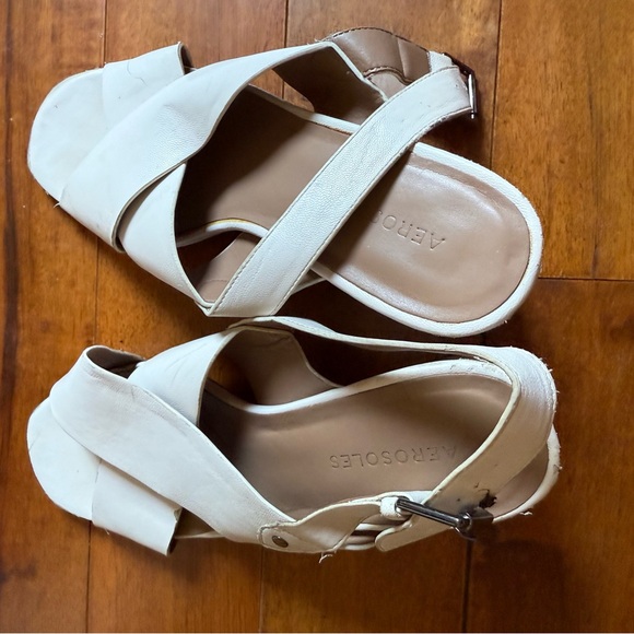 Well worn AEROSOLES Cream Sandals with Crisscross Straps size 8 - Picture 1 of 10